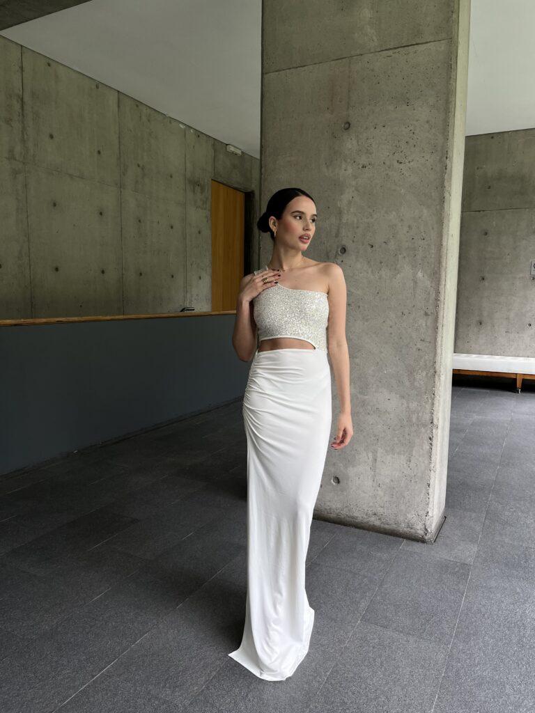399/LE-VESTIDO LARGO LENTEJUELA COMBI MICRO UN HOMBRO ABERTURA FRUNCE ELASTICO