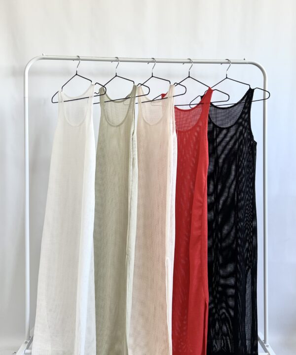 395/CR-VESTIDO LARGO CROCHET BLUEMARINE CUELLO REDONDE CON TAJO LATERAL