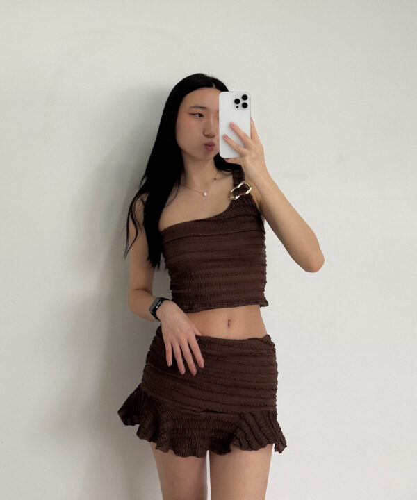 Alternative view of 2107/R-TOP RUFFLE UN HOMBRO CON HEBILLA ONDULADO DORADO PECHERA FORRADO