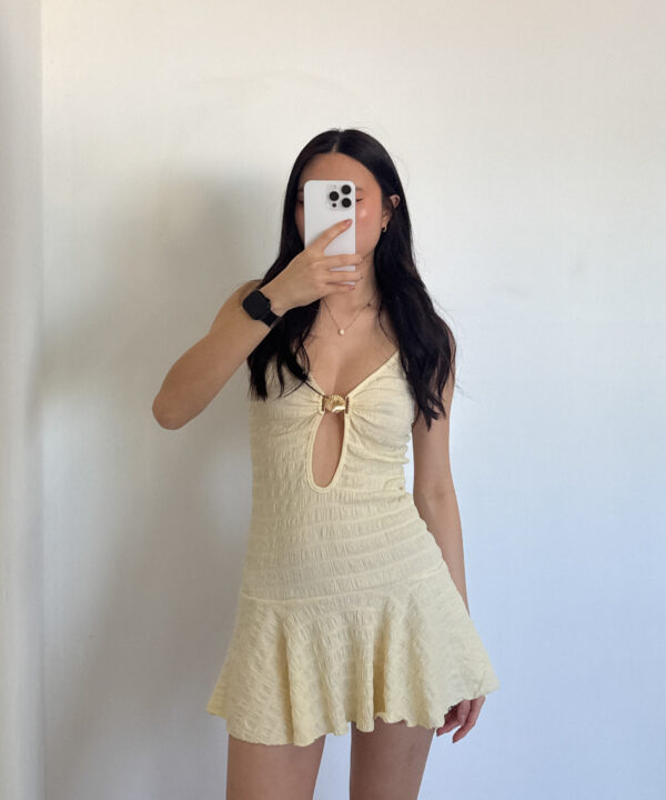 340/BC-VESTIDO BAMBULA CORRUGADO TIRITA CON HEBILLA ALMEJA Y VOLADO ABAJO