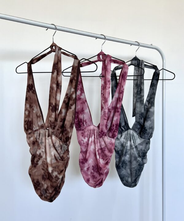 3625/TE-TOP TUL ESTAMPADO MARILYN MULTIUSO PARA ATAR CON FRUNCE LATERALES ELASTICO