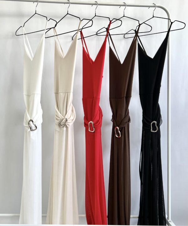 499/T-VESTIDO LARGO TUL LISO CINTURON HEBILLA ONDULADO CON SHORT Y ESPALDA DESCUBIERTO TIRAS PARA ATAR