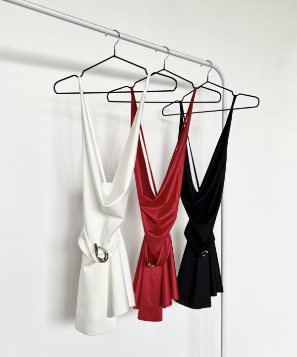 493-VESTIDO TRICOT BUCHE TIRA X ESPALDA CON CINTURON HEBILLA GOTITA Y VOLADO ABAJO