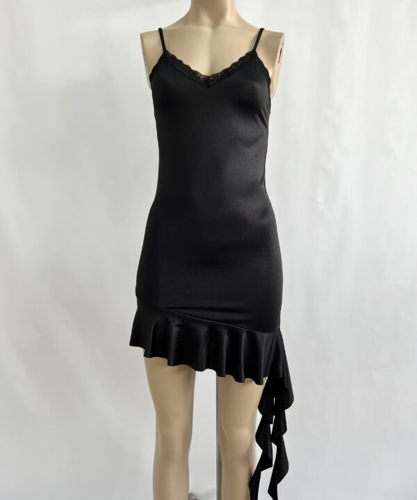 Alternative view of 502-VESTIDO TRICOT ESCOTE V PUNTILLA ANCHA CON RECORTE IRREGULAR Y VOLADO CAIDO LATERAL