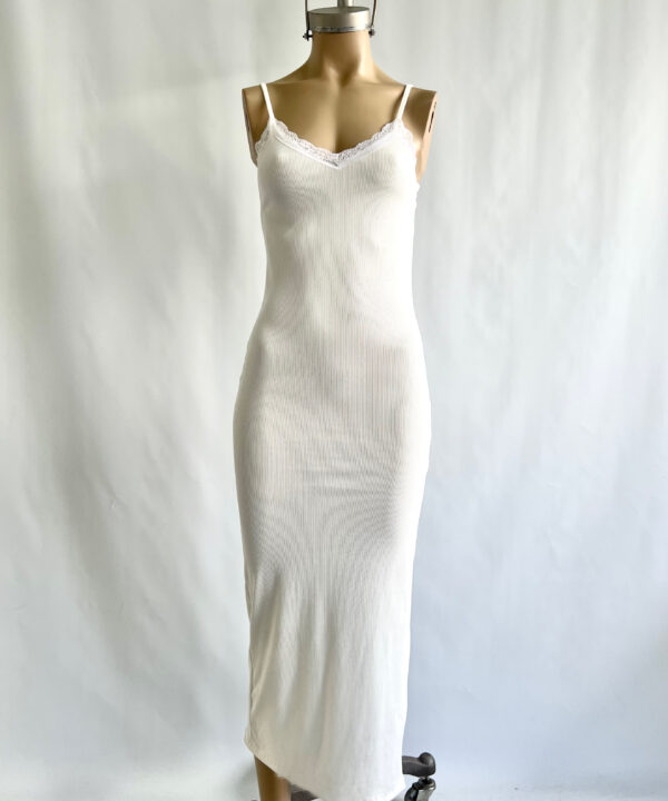 Alternative view of 336/4-VESTIDO LARGO MORLEY TAO TIRITA CON PUNTILLA ANCHO ESCOTE V Y TAJO LATERAL