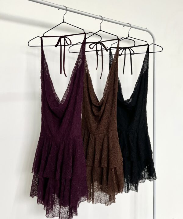 479/E-VESTIDO ENCAJE DEGAS BUCHE PARA ATAR CUELLO CON DOBLE VOLADO Y SHORT INTERNO