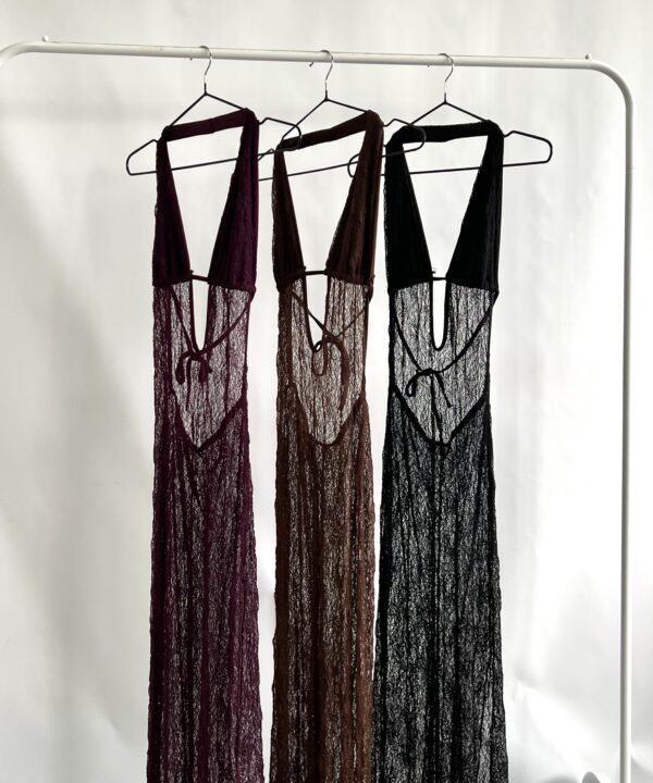 443/E-VESTIDO LARGO ENCAJE DEGAS PECHERA MARILYN FORRADO CON CORDON BAJO BUSTO Y TAJO LATERAL