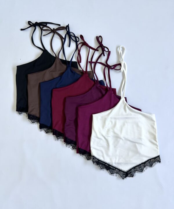 1708/M-TOP MICROFIBRA HALTER PICO CON PUNTILLA FLECOS Y TIRA PARA ATAR CUELLO