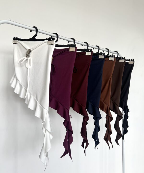 1918/M-TOP MICROFIBRA HALTER PICO CON HEBILLA TIRA CUELLO Y PICO CON VOLADOS CAIDOS ABAJO