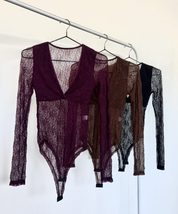 5338/E-BODY ENCAJE DEGAS MANGA LARGA CON ESCOTE FORRADO Y GANCHO