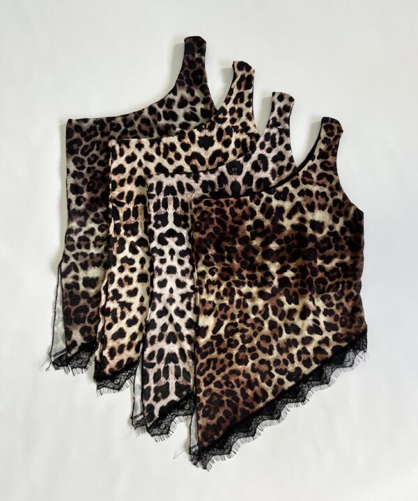 2108/TA-TOP UN HOMBRO TUL ANIMAL PICO CON PUNTILLA FLECOS