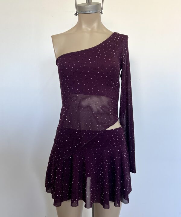 Alternative view of 2108/TS-TOP TUL STRASS UNA MANGA PICO LATERAL CON TAJO RULOTTE