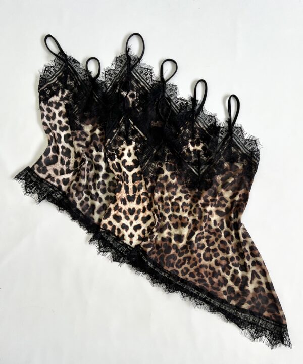 1236/TA-TOP TUL ANIMAL TIRITA ESCOTE PUNTILLA FLECO DOBLE V CON PICO PUNTILLA