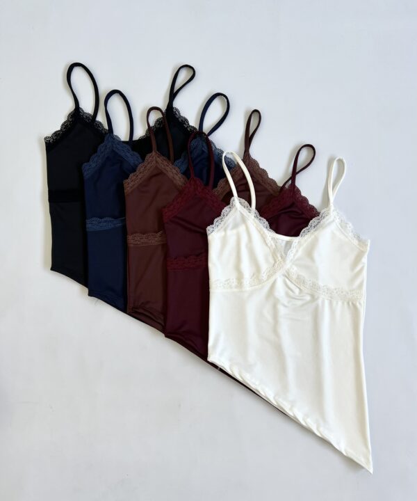 2011/M-TOP MICROFIBRA TIRITA CON PUNTILLA ESCOTE Y RECORTE BAJO BUSTO X CON PICO LATERAL