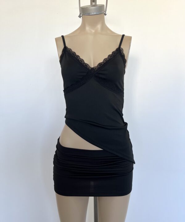 Alternative view of 2011/M-TOP MICROFIBRA TIRITA CON PUNTILLA ESCOTE Y RECORTE BAJO BUSTO X CON PICO LATERAL