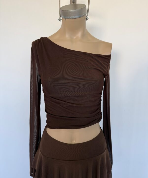 Alternative view of 1641/T-TOP TUL LISO HOMBRO CAIDO MANGA LARGA CON FRUNCE HOMBRO Y LATERAL