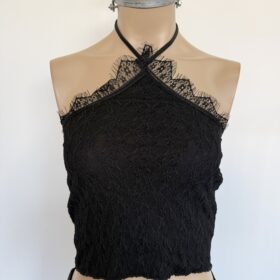 1710/E-TOP ENCAJE MONET HALTER PICO CON PUNTILLA FLECOS Y TIRA PARA ATAR CUELLO - negro