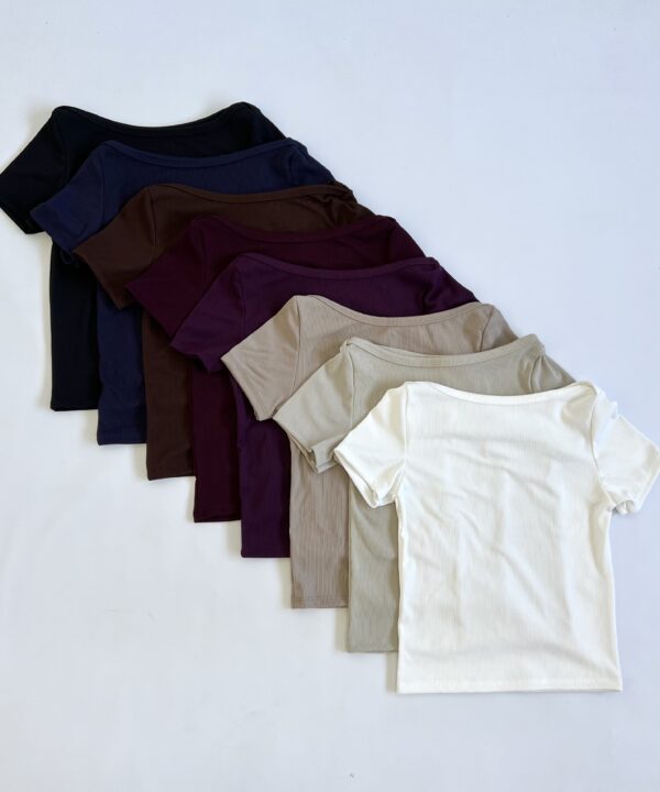 2343-REMERA MORLEY TAO CUELLO BOTE ABIERTO CRUCE HOMBRO MANGA CORTA