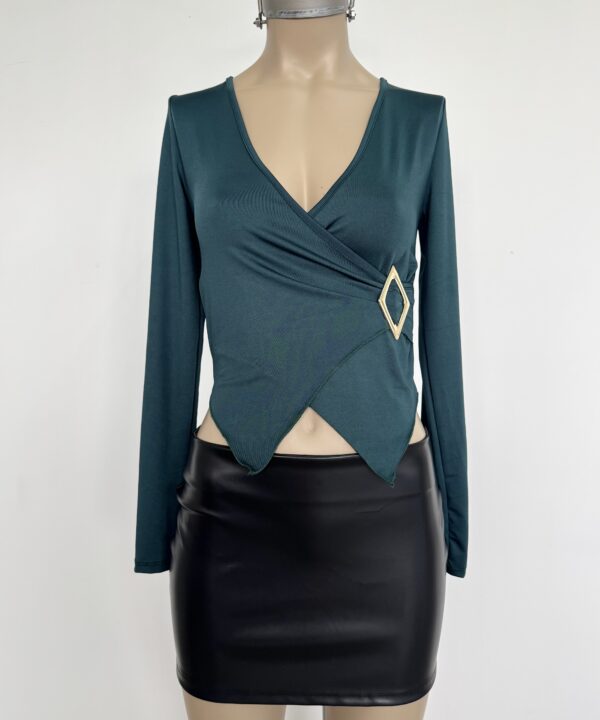 Alternative view of 2925/M-REMERA MICROFIBRA MANGA LARGA DELANTERA CRUZADO PICO CON HEBILLA ROMBO DORADO LATERAL