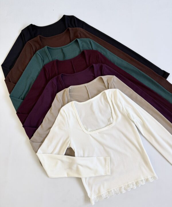 1108/3-REMERA MORLEY TAO MANGA LARGA ESCOTE CUADRADO CON PUNTILLA BORDE Y RUEDO