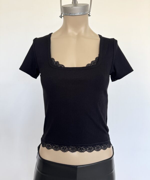 Alternative view of 1108-REMERA MORLEY TAO MANGA CORTA ESCOTE CUADRADO CON PUNTILLA BORDE Y RUEDO