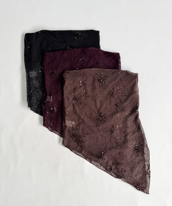 2232/TB-BANDO TUL BORDADO FLORES LENTEJUELA PICO CON TAJO LATERAL RULOTTE