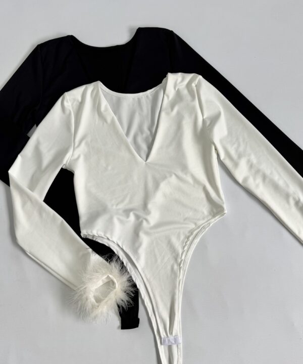 5310/M-BODY MICROFIBRA CAVADO ESCOTE V MANGA LARGA CON PLUMA PUÑO