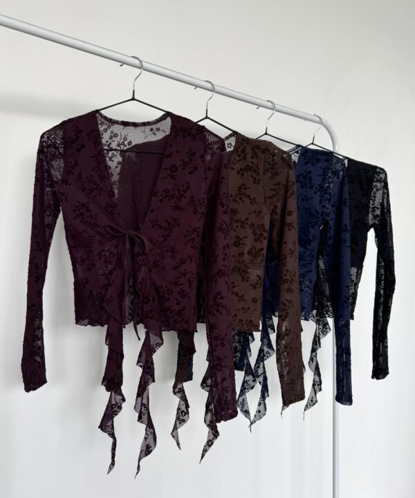 3010/TF-REMERA SAQUITO TUL FLOCK TARSI MANGA LARGA PECHERA FORRADO CON VOLADO CAIDO Y TIRA PARA ATAR CENTRO