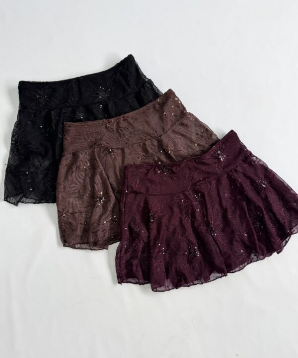 635/TB-POLLERA TUL BORDADO FLORES LENTEJUELA VOLADO CON SHORT INTERNO