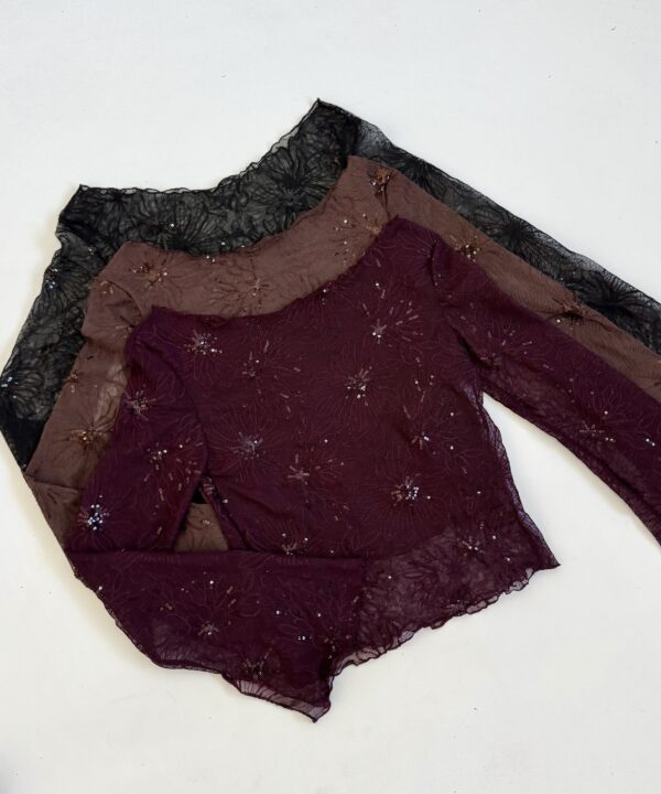 3293/TB-REMERA TUL BORDADO FLORES LENTEJUELA CUELLO BOTE CON MANGA LARGA OXFORD TAJO