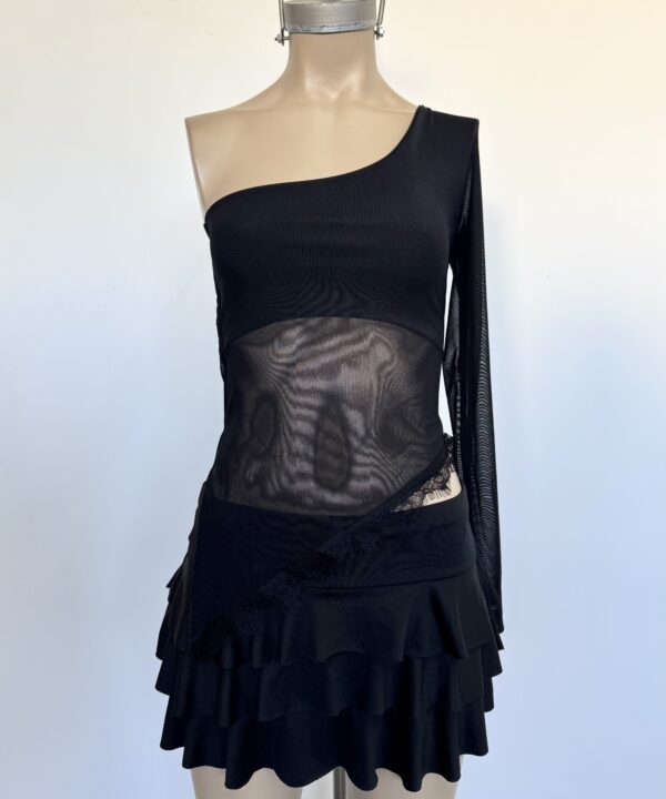 Alternative view of 2108/3T-TOP TUL UN HOMBRO MANGA LARGA CON PICO PUNTILLA FLECOS