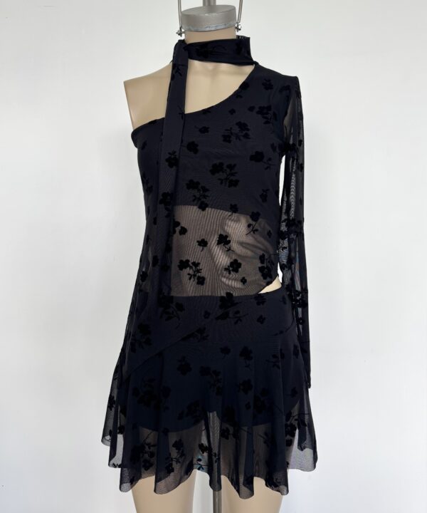 Alternative view of 2120/TF-TOP TUL FLOCK HULMA IRREGULAR UNA MANGA PICO CON LAZO BUFANDA