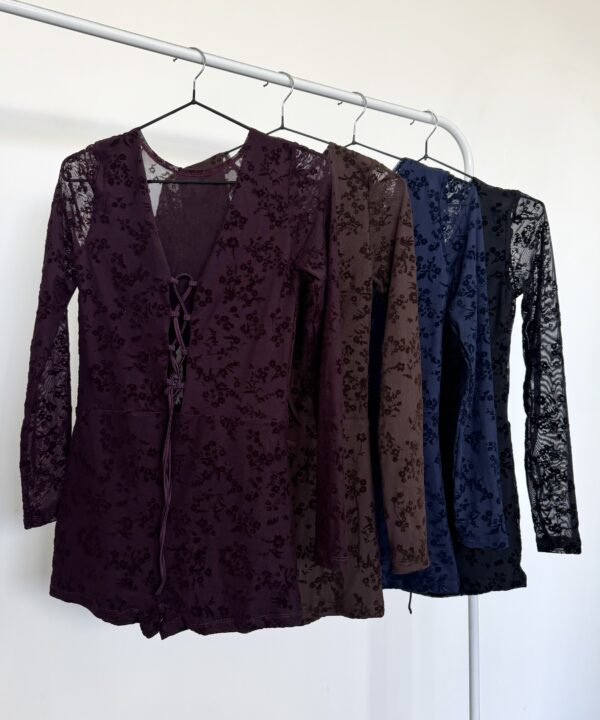 213/TF-CATSUIT TUL FLOCK TARSI MANGA LARGA PECHERA CON GANCHITOS CORDON