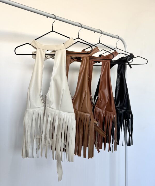 1862/C-TOP CUERINA CUELLO HALTER HEBILLA V BRILLO CON VOLADO FLECOS