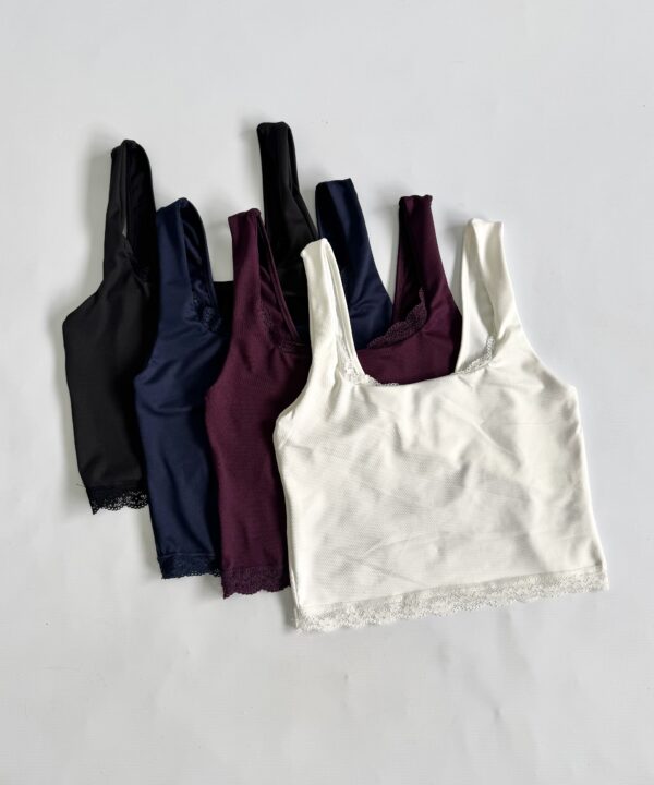 3138/M-TOP MUSC. MICRO ESCOTE CUADRADO FORRADO CON PUNTILLA BORDE Y RUEDO