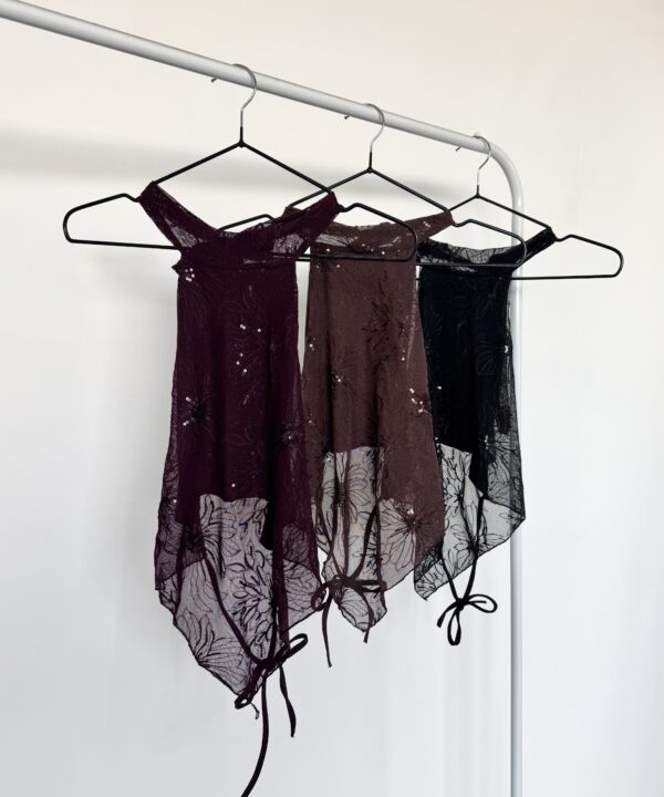 2901/TB-TOP TUL BORDADO FLORES LENTEJUELA AMERICANA HALTER CUELLO CON PICO ABAJO