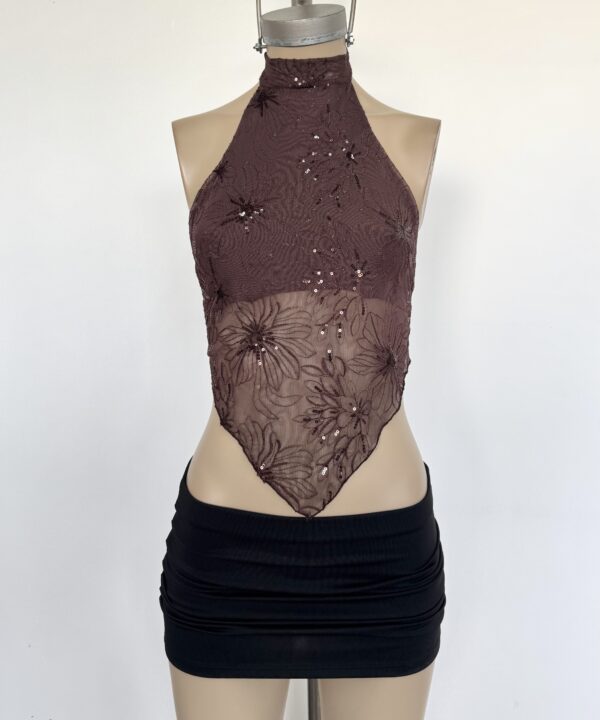 Alternative view of 2901/TB-TOP TUL BORDADO FLORES LENTEJUELA AMERICANA HALTER CUELLO CON PICO ABAJO