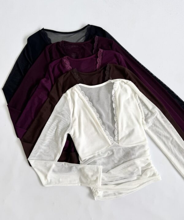 2129/3T-REMERA TUL LISO MANGA LARGA PUNTILLA ESCOTE CON PECHERA FORRADO Y FRUNCE ELASTICO LATERALES