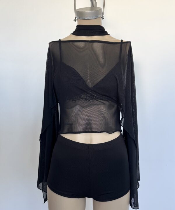 Alternative view of 103/T-CAPA TUL LISO MANGA MURCIELAGO CON LAZO BUFANDA