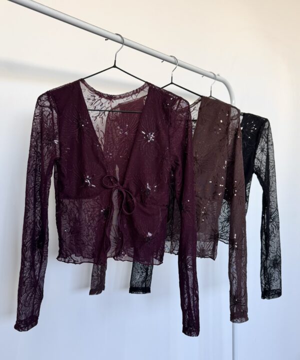 3014/TB-SAQUITO TUL BORDADO FLORES LENTEJUELA PECHERA FORRADO CON CENTRO TIRA PARA ATAR MANGA LARGA