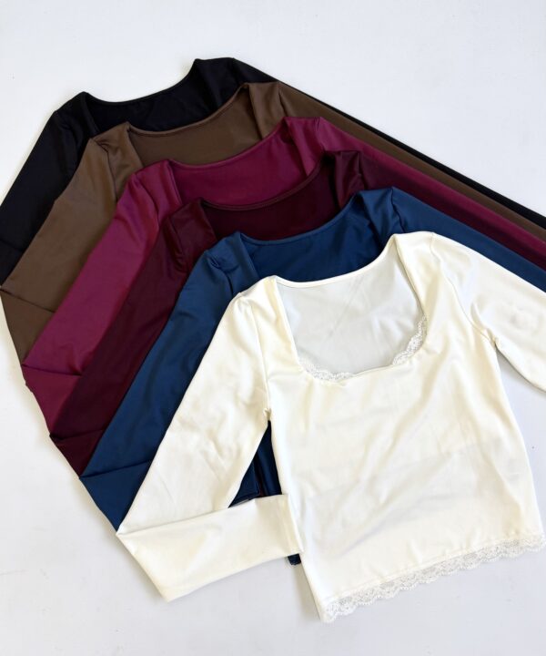 3138/3M-REMERA MICROFIBRA MANGA LARGA ESCOTE CUADRADO FORRADO CON PUNTILLA ESCOTE BORDE Y RUEDO