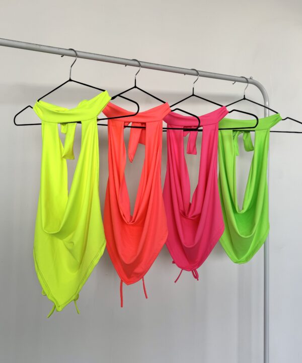 Alternative view of 1737/FL-TOP MICROFIBRA FLUOR HALTER BUCHE CON PICO TIRA PARA ATAR ATRAS